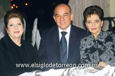 Ruth Gómez, Ricardo y Cecilia Cisneros.