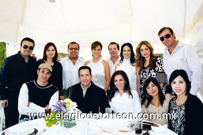 Alejandro Garza, Beto y Farah Marcos, Claudia Estrada, Ale Guerrero, Daniel y Mónica Núñez, Jesús y Bertha Navarro, Fernando e Iliana Jalife, Emilio y Andrea Solana.