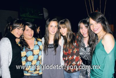 Mónica Segura, Valeria Rivas, Paulina López, Eva Quintero, Bárbara Carlos y Mariana Nahle.