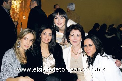 Irma Delgado, Carmen San Miguel de Bujdud, Maricarmen Rodríguez de Fahur, Mely González de Rodríguez y Ana Sofía Rodríguez González.