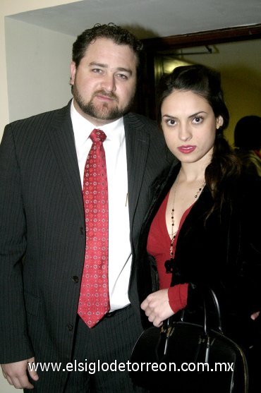 02042008
Aris Papadópulos y Karla Martínez.