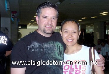 12042008
Sergio Jiménez viajó a la ciudad de Tijuana y fue despedido por Patricia Carrillo.