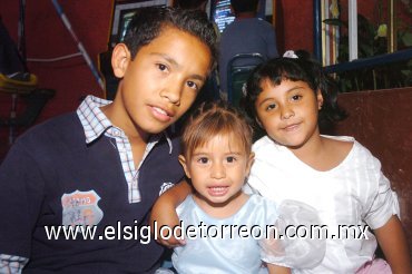 20042008
Jimena Soto Galván, Érika Selina Galván y Santos Arón Ortega