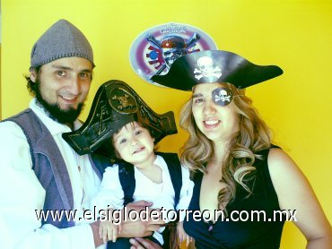 25042008
Leonardo Agustín Cruz Fernández celebró su primer cumpleaños con una fiesta de piratas organizada por sus papás Álvaro Cruz y Leyla Fernández