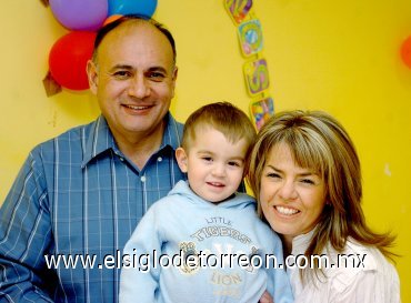 13042008
José Ricardo Cobián Acosta cumplió dos años y lo festejó a lado de sus papás Gabriela Acosta y Antonio Cobián