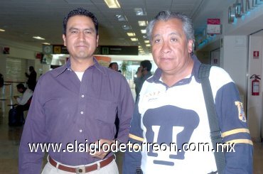 30042008
Armando Patiño llegó desde la Ciudad de México y lo recibió Eduardo Peralta