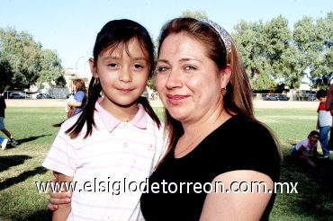 01052008
Gisela Lizbeth Nava y su mamá María Isabel Saucedo