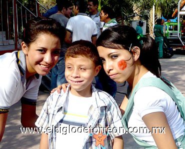 01052008
Las alumnas del Colegio Español, apadrinaron a un pequeño de la asociación Ver Contigo