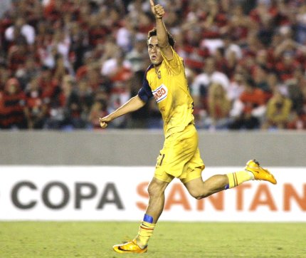 Enrique Esqueda marco el primero de las Águilas a los 38 minutos, Cabañas convirtió dos de los goles de las Águilas a los 20 y 77 minutos, con lo que el club mexicano revirtió contra todo pronóstico el 4-2 adverso que había encajado la semana pasada en su estadio Azteca.