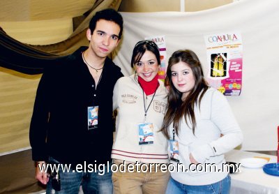 Memo Flores, Sandra Valencia y Fernanda Estrada