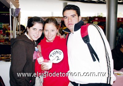 Mariana Estrada, Paulina Martínez y Armando Navarro.