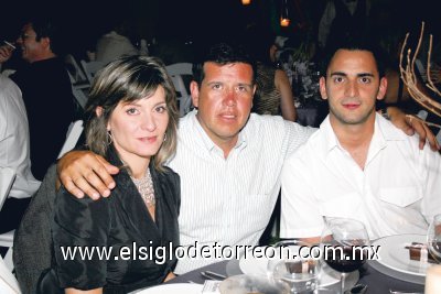 Ramiro Ortíz, Arlette Abularach de Ortiz y Eduardo Martínez Abularach.