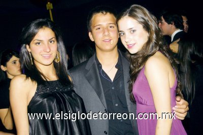 Paola González, Gonzalo Villegas y Astrid Algara.