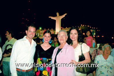 Roberto Garza, Marisol Papadópulos, Lupita R. de Corona y Marisol C. de Papadópulos.