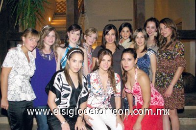 Fiesta de canastilla
Isabel Cobo de Cázares, Sandra Cabrera de Bitar, Vicky Ibargüengoytia de Murra, Maritere Martínez, Magda Navarro de Berlanga, Luzma Herrera de Nahle, Any García de Gilio, Cynthia  Saucedo de Herrera, Leslie Hernández de Rocha, Ale Castañeda de Albéniz, Karina Martínez de Ortiz y Sofía Pámanes.