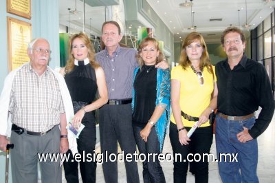 Javier Amador, Gina Mora de Alatorre, Gabriel Villalobos Máynez, Alma Mora de Villalobos, Blanca de Mora y Eduardo Mora.