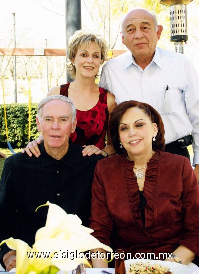 Perfecto y Olga Gallegos, Armando y Beatriz Tumoine.