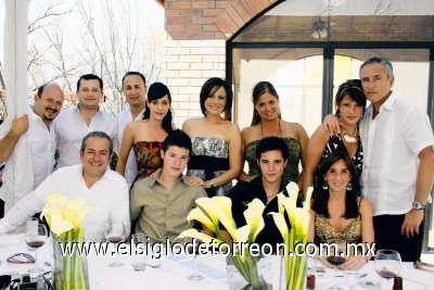 Alfredo Kaim, Carlos Sandoval, Calo Burillo, Carla L. de Burillo, Raquel de Sandoval, Gaby González, Luis Campuzano, René González, Paulina kaim, Alejandro Siller y Rodrigo Siller.