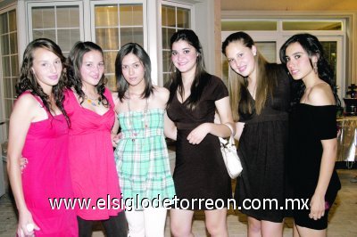 Bere Lozano, Bárbara Hoyos, María Vara, Isa Cruz, Antonella Laratta y Karla Rivas.