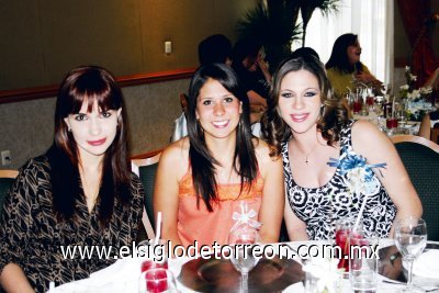 Karla Corrales, Arely Gómez y Elena Saade de Barrios.