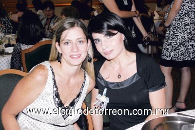 Ana Cristina de Murrillo y Mayela de Barrantes.