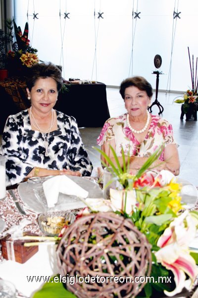 Victoria Acosta y Laurencia de González.