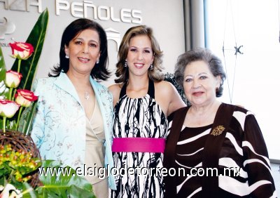 Linda despedida
Charo Fernández Tanús junto a las organizadoras de su despedida Myrna Mafud Kaim y Myrna Kaim de Mafud.