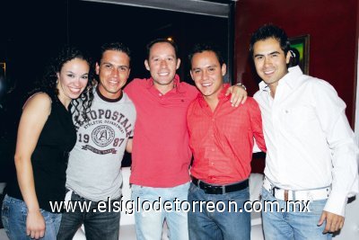 Deborah Mery, Walo Albores, Carlos Leal, Arón Macías y Chino.