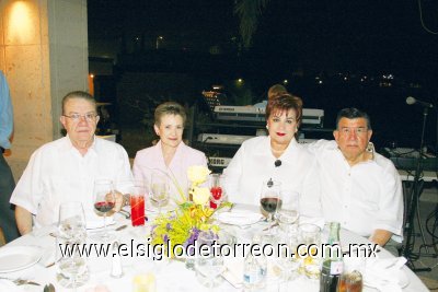 Bernardo y Tere Martínez, Elisa y Rigoberto Mena