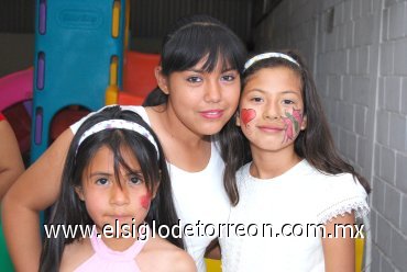 04052008
Amelia Sarahí, Alejandra Rodríguez Lira y Lizbeth Denis Reyes Flores.