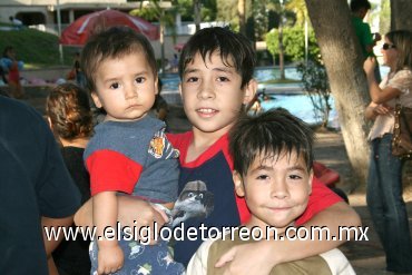 04052008
Daniel Valny, Manuel Adrián y Samuel Abraham de la Cruz Villarreal