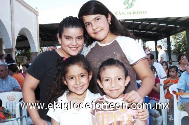 04052008
Mayela de Ávila, Natalia de Ávila, Jéssica Ibarra y Marcela Ibarra.