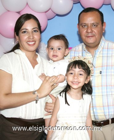 05052008
Esta divertida fiesta fue organizada por los papás de Marcela los señores Wilfrido Recio y Claudia de Recio, así como su pequeño Wilfer Recio Rivas.