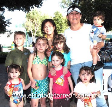 05052008
Lety de Riverol, Raulito Contreras, Sofía Beteta, Juan Beteta, Ana Laura Villa, Ana Luisa Villa, Ana Cristina Villa, Mía Guajardo y Mariana Contreras.