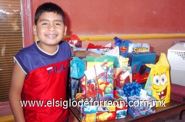 11052008
Jesús Antonio González, recibió muchísimos regalos en su fiesta de cumpleaños