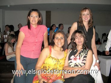 04052008
Verónica Reyes, Claudia de Romo, Isabel de Martínez y Elisa Santelices, en Flashback La Rosa