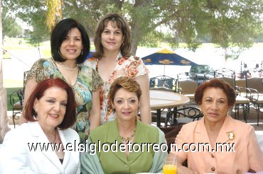 05052008
Rosa María de Granados, Marina de Falcón, Mara Villa de Lara, Malena de Gilio y Mayela Parra, en una despedida de soltera.