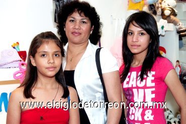 07052008
Idali Pérez, Karina Rodríguez y Maryana Barrios.