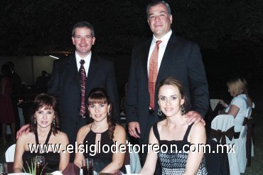 08052008
Iliada y Marcelo Torres, José Antonio Baille y  Angélica de Baille y Edelmira Pasos, en una fiesta de cumpleaños.