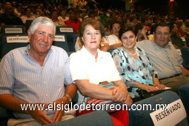 12052008
Ernesto Dávila, Armandina de Dávila, Butsy de Villalobos y Julio Villalobos.