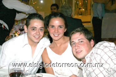 12052008
Pedro González Franco, Paulina Franco y José Carlos Martínez.