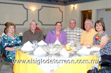 15052008
Josefina de Pérez, Alejandro Pérez, Alejandro Gorostiaga, Lucy de Gorostiaga, Héctor García García y Mary Carmen de García.