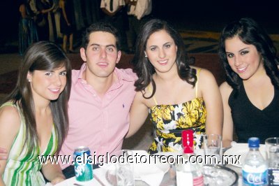 Pamela de la Rosa, Marcela Dabdoub, Omar Dabdoub y Ana Herrera.