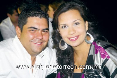 Juan Carlos Gómez y Amy Reyes de Gómez.