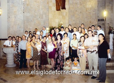 Familiares y amistades de la familia Montaña Rojero, entre ellos: Teresa y Franco Doria, Arturo y Virginia de Mandusano, Lourdes Álvarez, Jade, Regina y Mariano Montaña, Marcela, Melisa, Blanca Lilia y José Arturo Rojero, Otilia y José Isaac Rojero y Liliana Moy, por mencionar algunas de las familias asistentes.