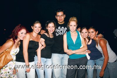 Martha, Valery, Alicia, Rodrigo, Gaby, Claudia y Rebeca.