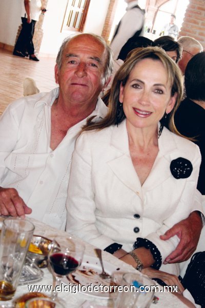 Luis y Carmen Hermosillo.