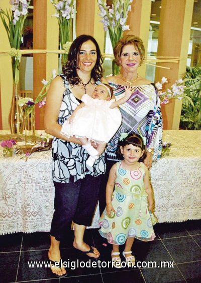 Linda Presentación
Amira Sabag de Bonilla, Ami Bonilla Sabag, Kiki Murra de Bonilla y Ketita Gómez Bonilla.