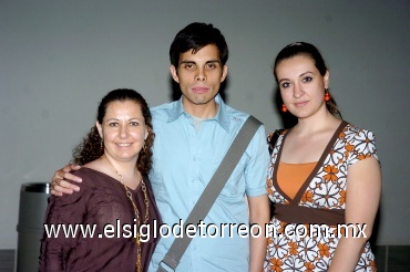 18052008
Mirna Mafud, Carlos Sáenz y Maribel Fernández.