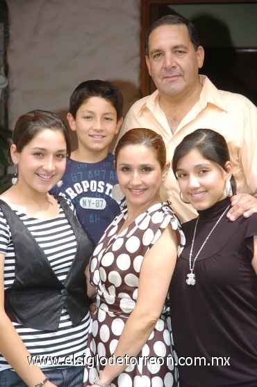 18052008
Julián Núñez, Silvia de Núñez, Silvia, Ana Sofía y Julián Núñez